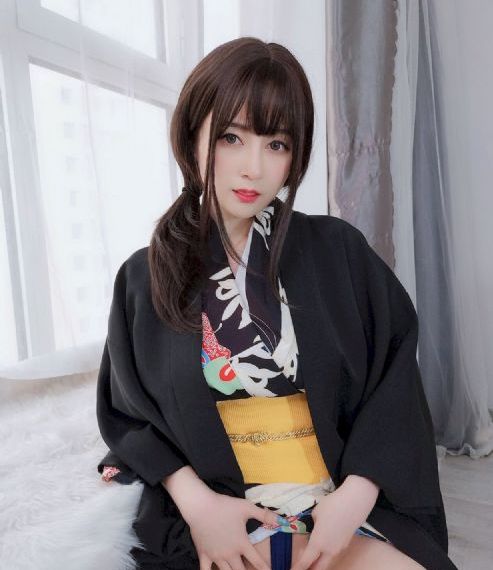 女子头戴鲨鱼夹摔倒后成植物人